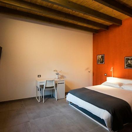 La Casa Di Raffaele Hotel Matera Bagian luar foto