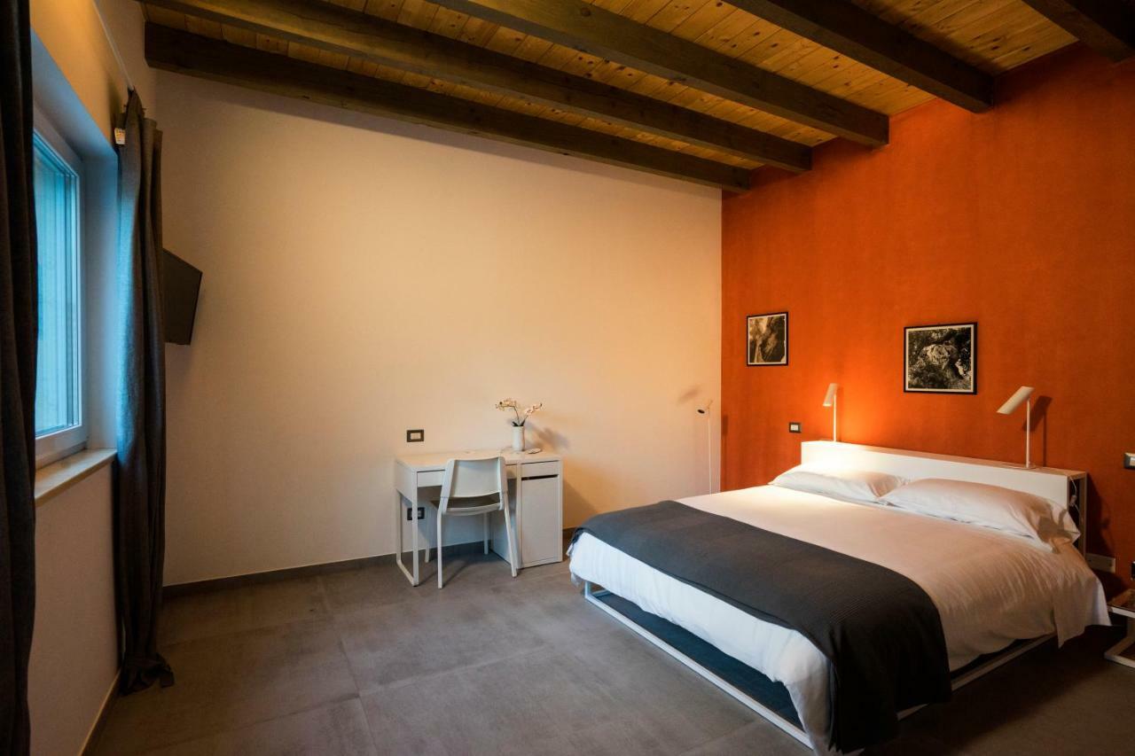 La Casa Di Raffaele Hotel Matera Bagian luar foto
